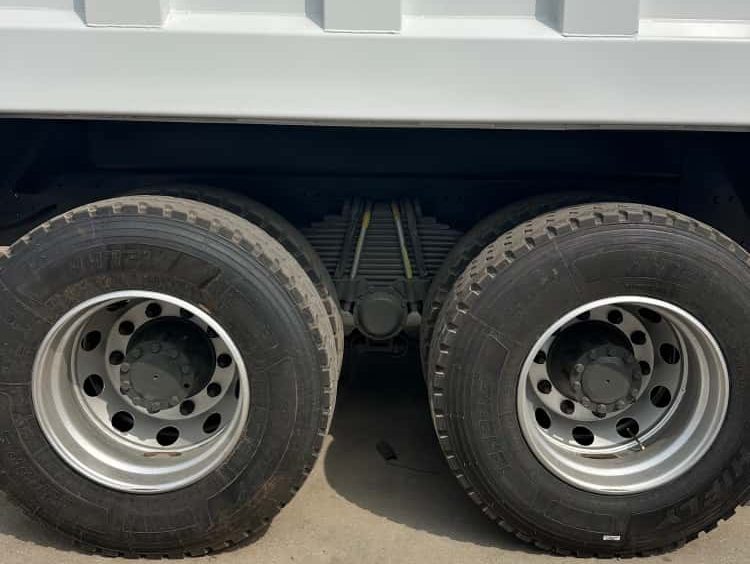 China Reman 6x4 Truck Sinotruk Howo NX Tipper for Sale Remanufacturer
