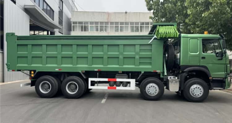 Hidden Risks in Disguised Refurb Trucks: Fleet Buyer Alert 2 Hidden Risks in Disguised Refurb Trucks: Fleet Buyer Alert