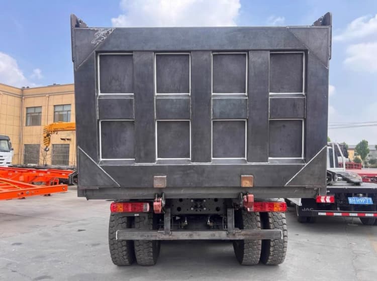 Standard Remanufacturing: How the Service Life of Heavy Vehicles Gets Reset? 3 Standard Remanufacturing: How the Service Life of Heavy Vehicles Gets Reset?